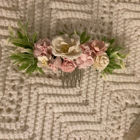 Bridal floral hair comb - Picture 4 of 4